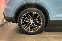 sininen Porsche Macan 2026 kuva 10.