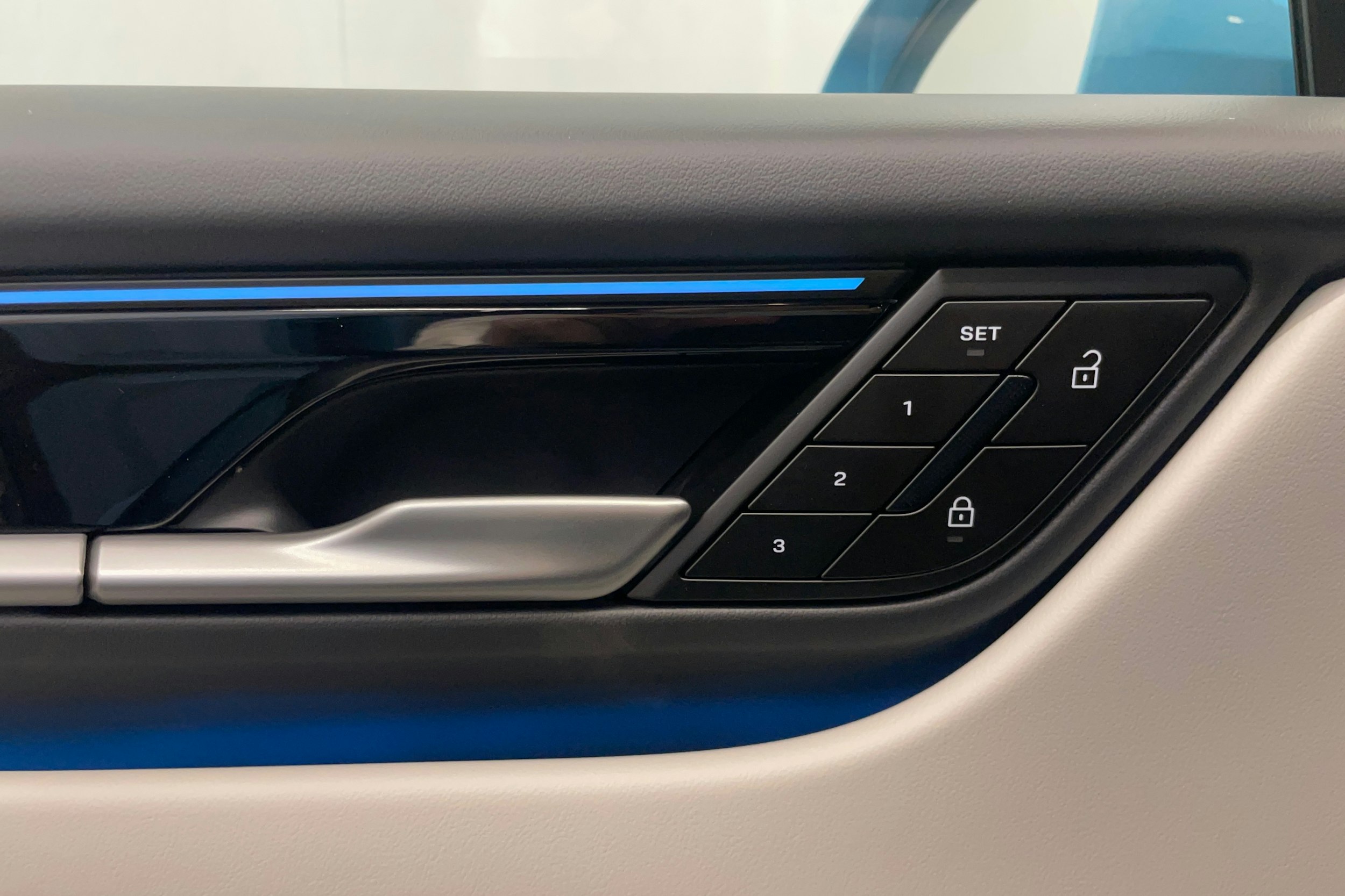 sininen Porsche Macan 2026 kuva 11.