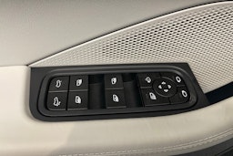 sininen Porsche Macan 2026 kuva 12.