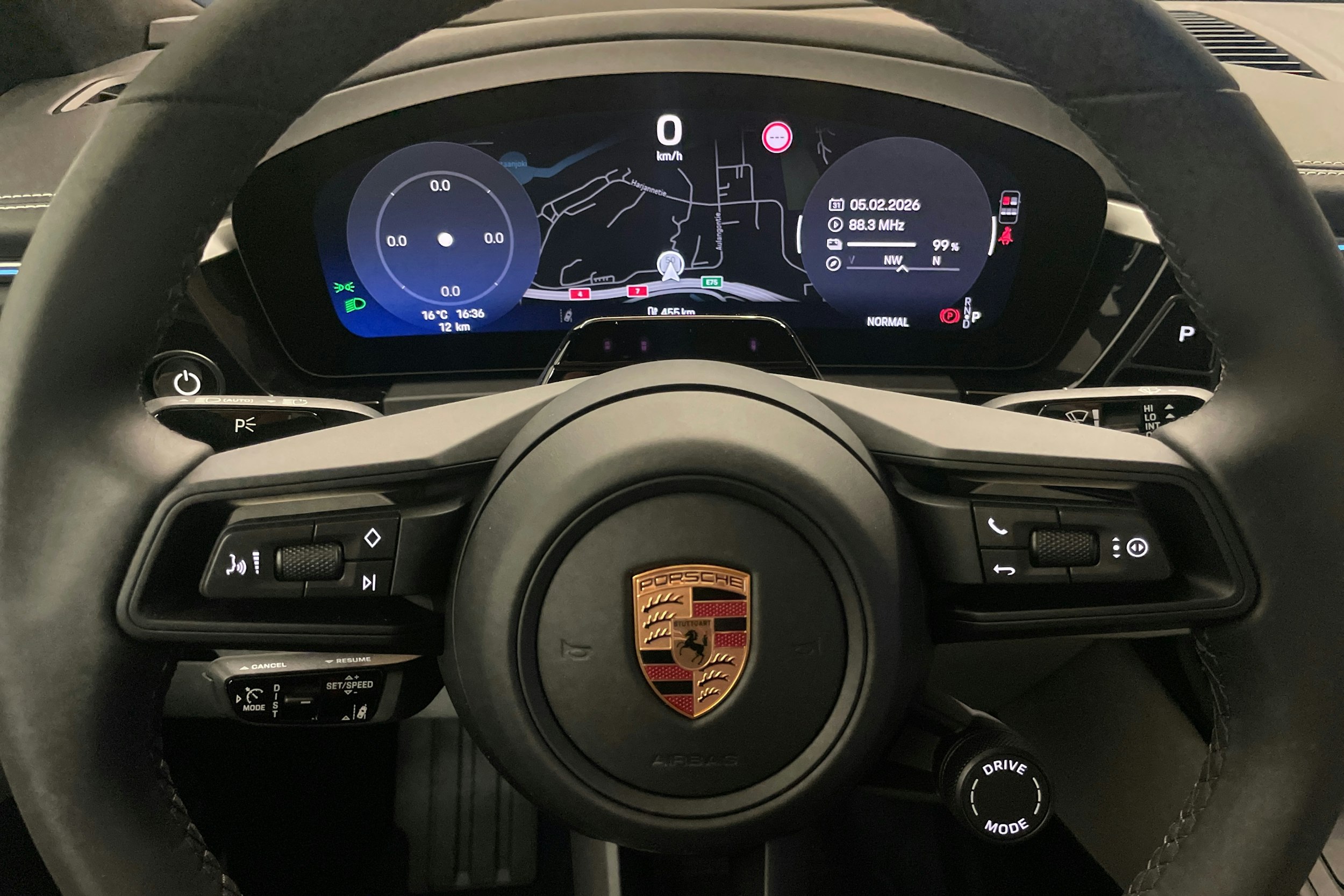 sininen Porsche Macan 2026 kuva 15.