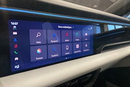 sininen Porsche Macan 2026 kuva 18.