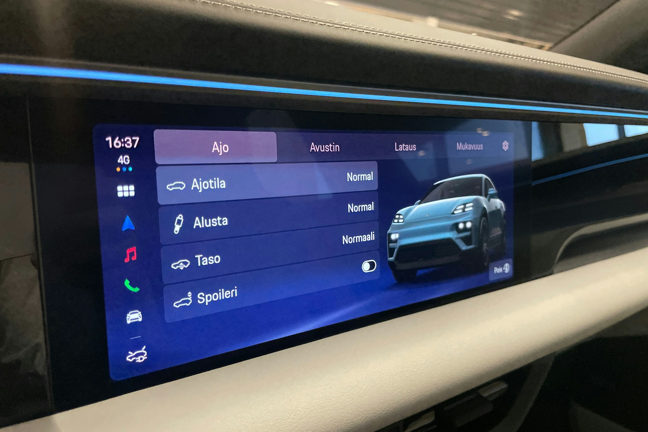 sininen Porsche Macan 2026 kuva 20.