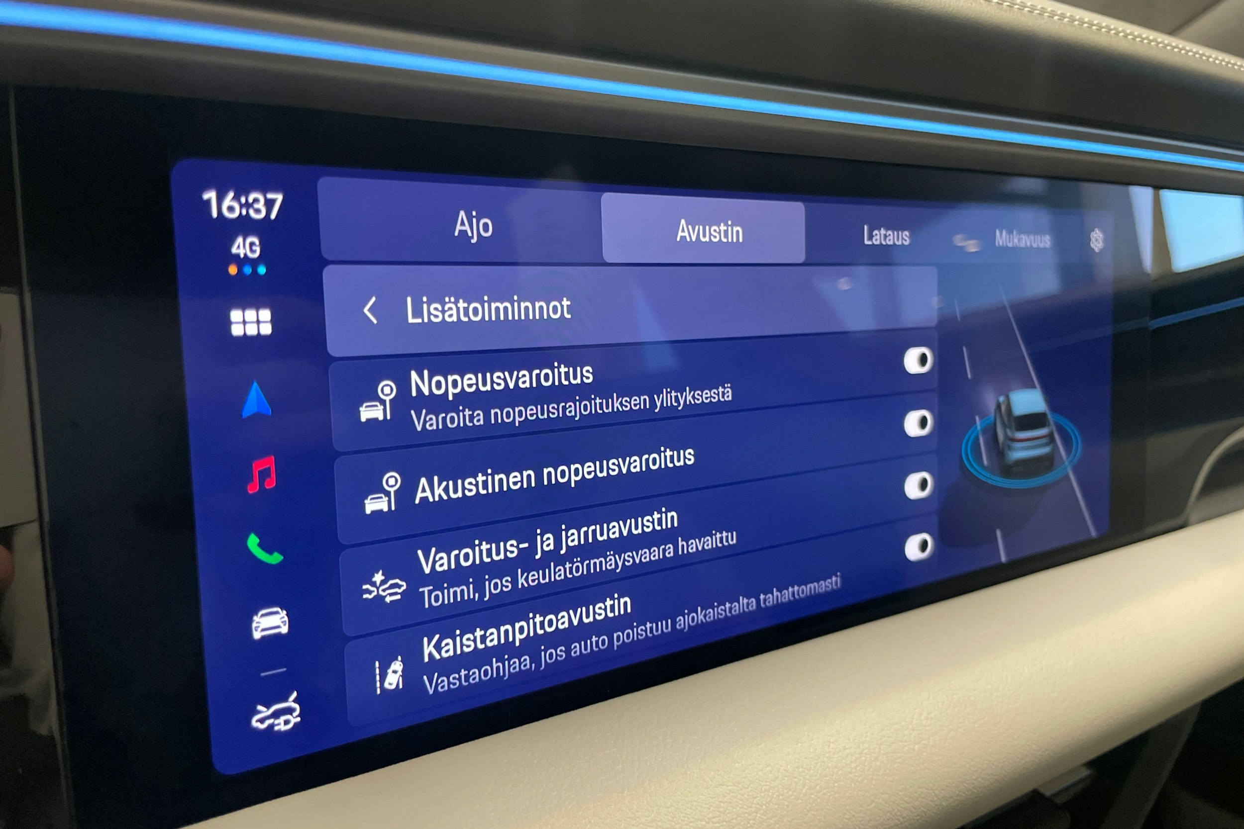 sininen Porsche Macan 2026 kuva 21.