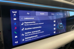 sininen Porsche Macan 2026 kuva 21.