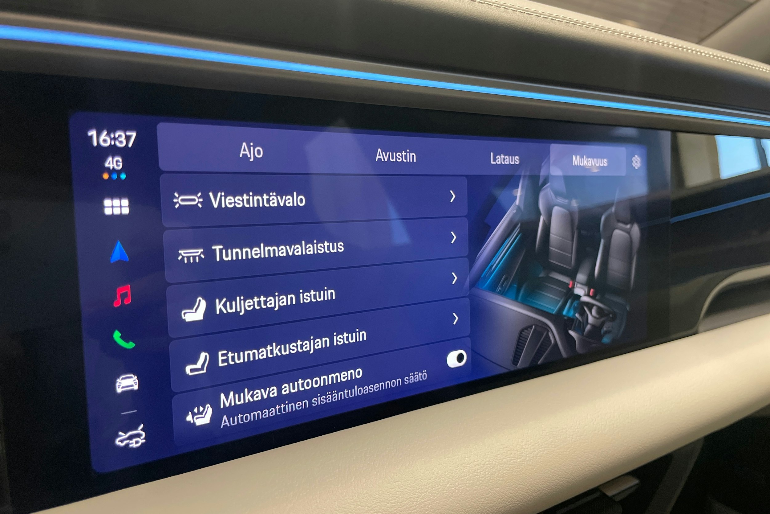 sininen Porsche Macan 2026 kuva 22.