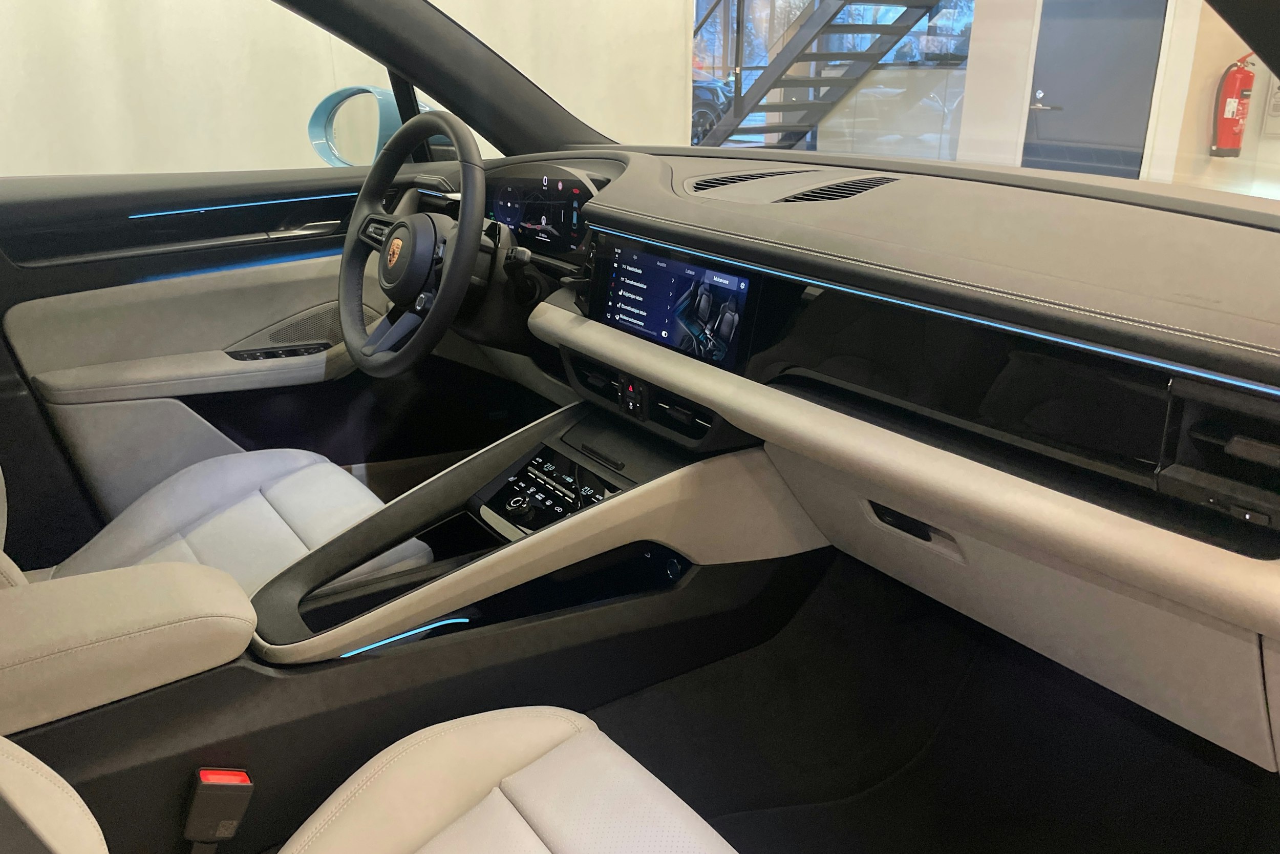 sininen Porsche Macan 2026 kuva 25.