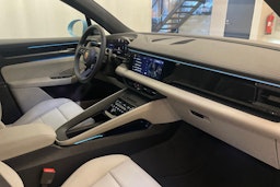 sininen Porsche Macan 2026 kuva 25.