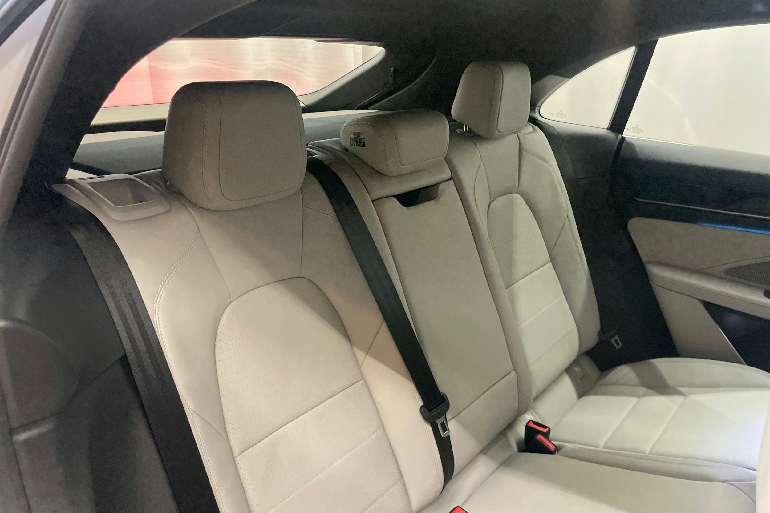 sininen Porsche Macan 2026 kuva 26.