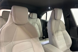 sininen Porsche Macan 2026 kuva 27.