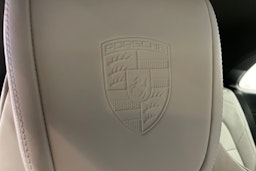 sininen Porsche Macan 2026 kuva 28.