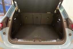 sininen Porsche Macan 2026 kuva 29.