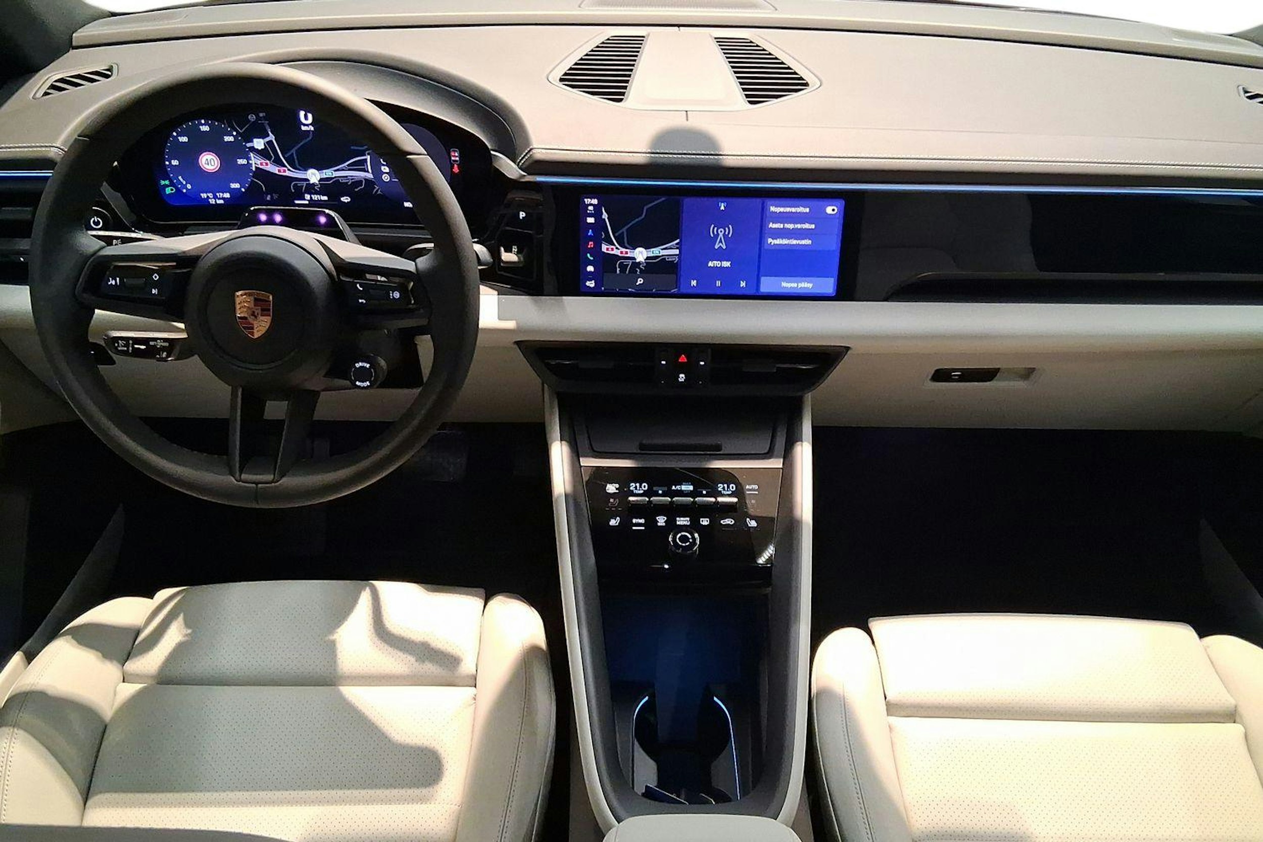 met. harmaa Porsche Macan 2026 kuva 7.