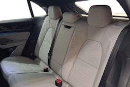 met. harmaa Porsche Macan 2026 kuva 8.