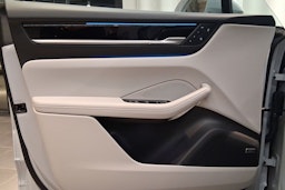 met. harmaa Porsche Macan 2026 kuva 10.