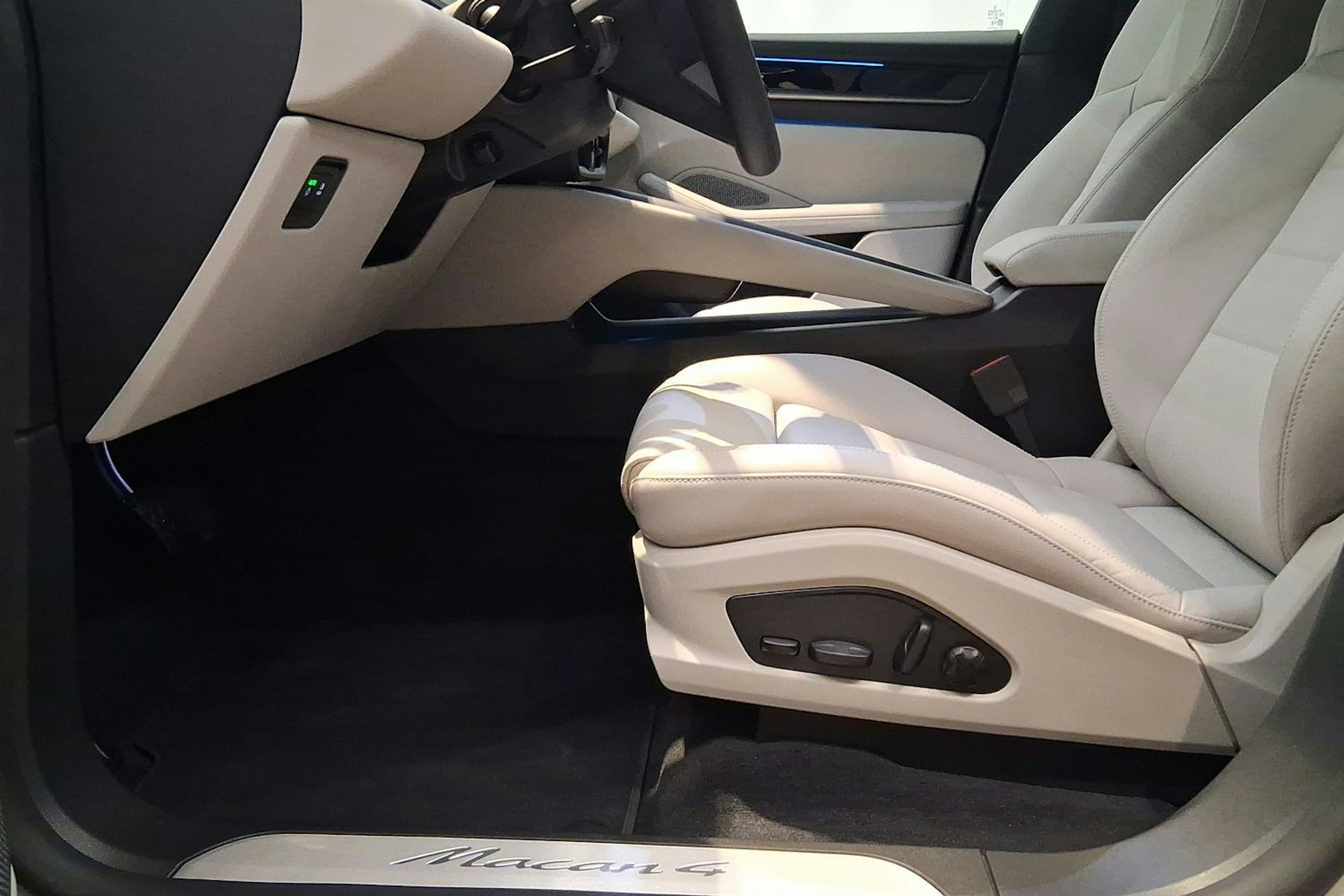 met. harmaa Porsche Macan 2026 kuva 11.