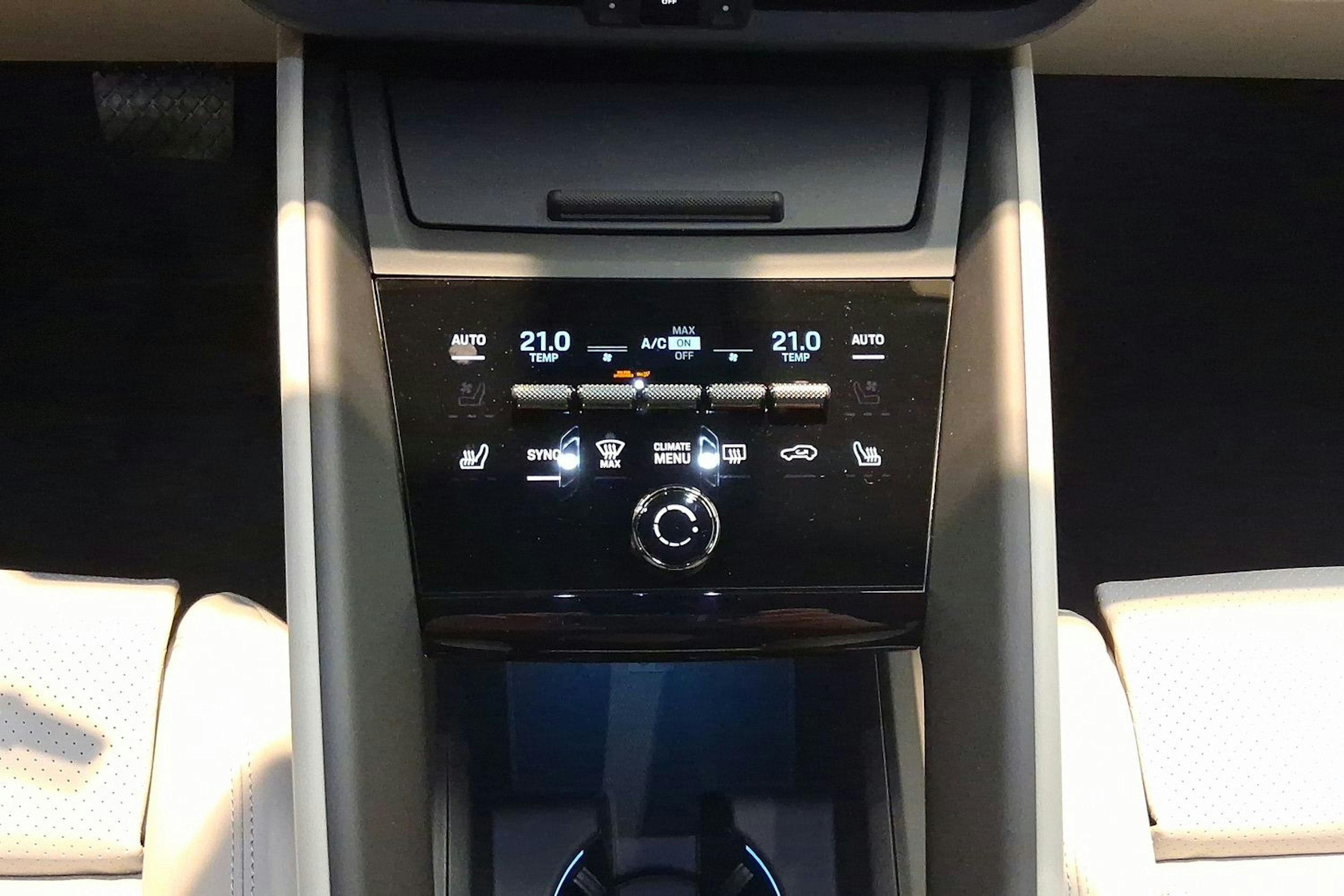 met. harmaa Porsche Macan 2026 kuva 15.