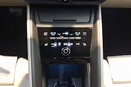 met. harmaa Porsche Macan 2026 kuva 15.