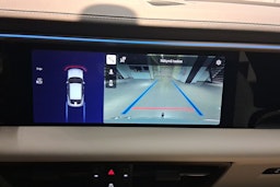 met. harmaa Porsche Macan 2026 kuva 16.