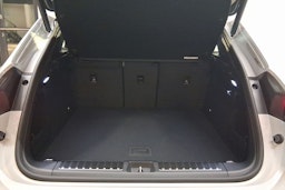 met. harmaa Porsche Macan 2026 kuva 20.