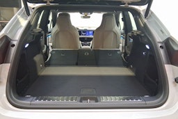 met. harmaa Porsche Macan 2026 kuva 21.