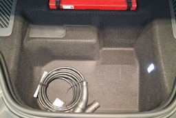 met. harmaa Porsche Macan 2026 kuva 24.