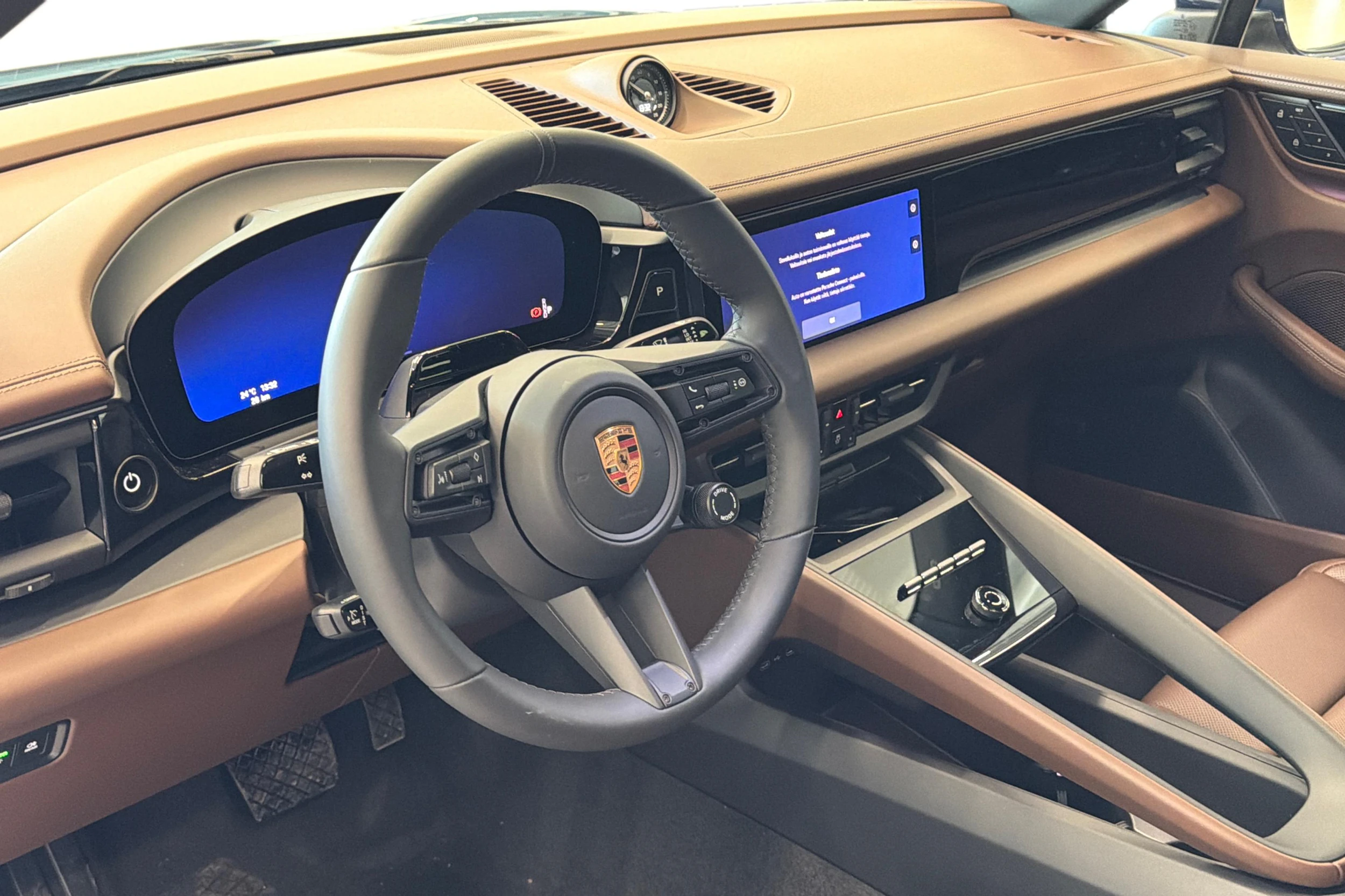 sininen Porsche Macan 2026 kuva 7.