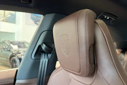 sininen Porsche Macan 2026 kuva 17.
