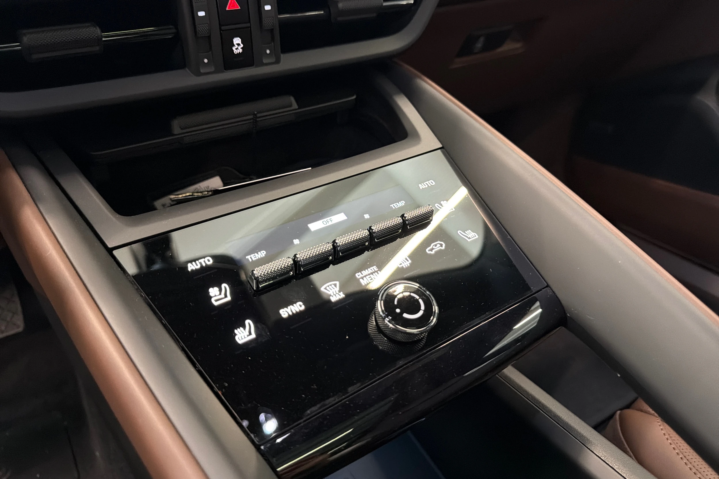 sininen Porsche Macan 2026 kuva 22.