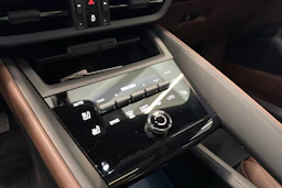 sininen Porsche Macan 2026 kuva 22.