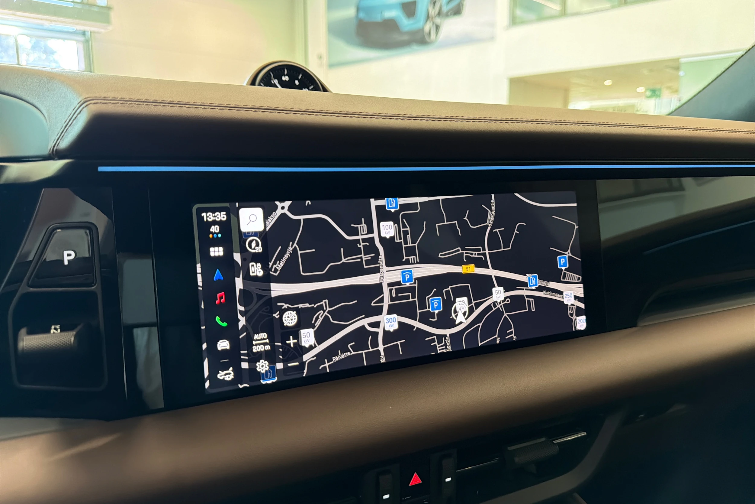 sininen Porsche Macan 2026 kuva 23.