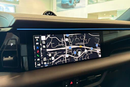 sininen Porsche Macan 2026 kuva 23.