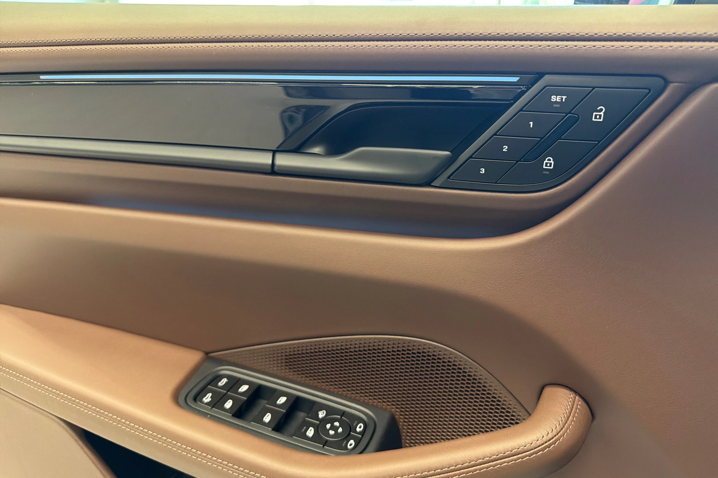sininen Porsche Macan 2026 kuva 26.