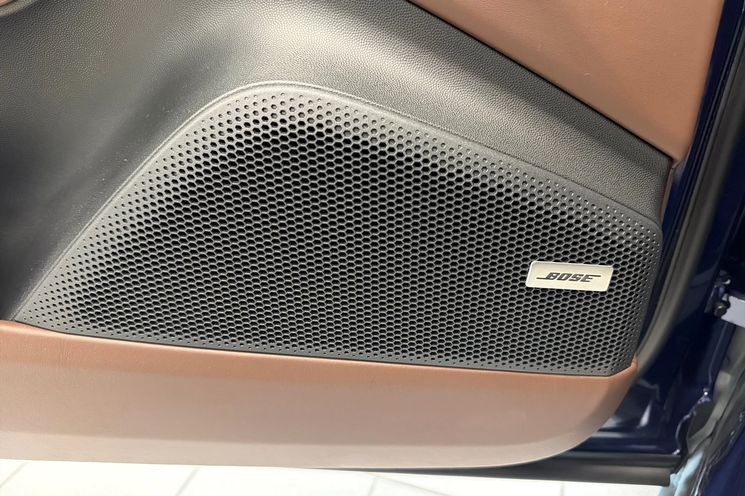 sininen Porsche Macan 2026 kuva 27.