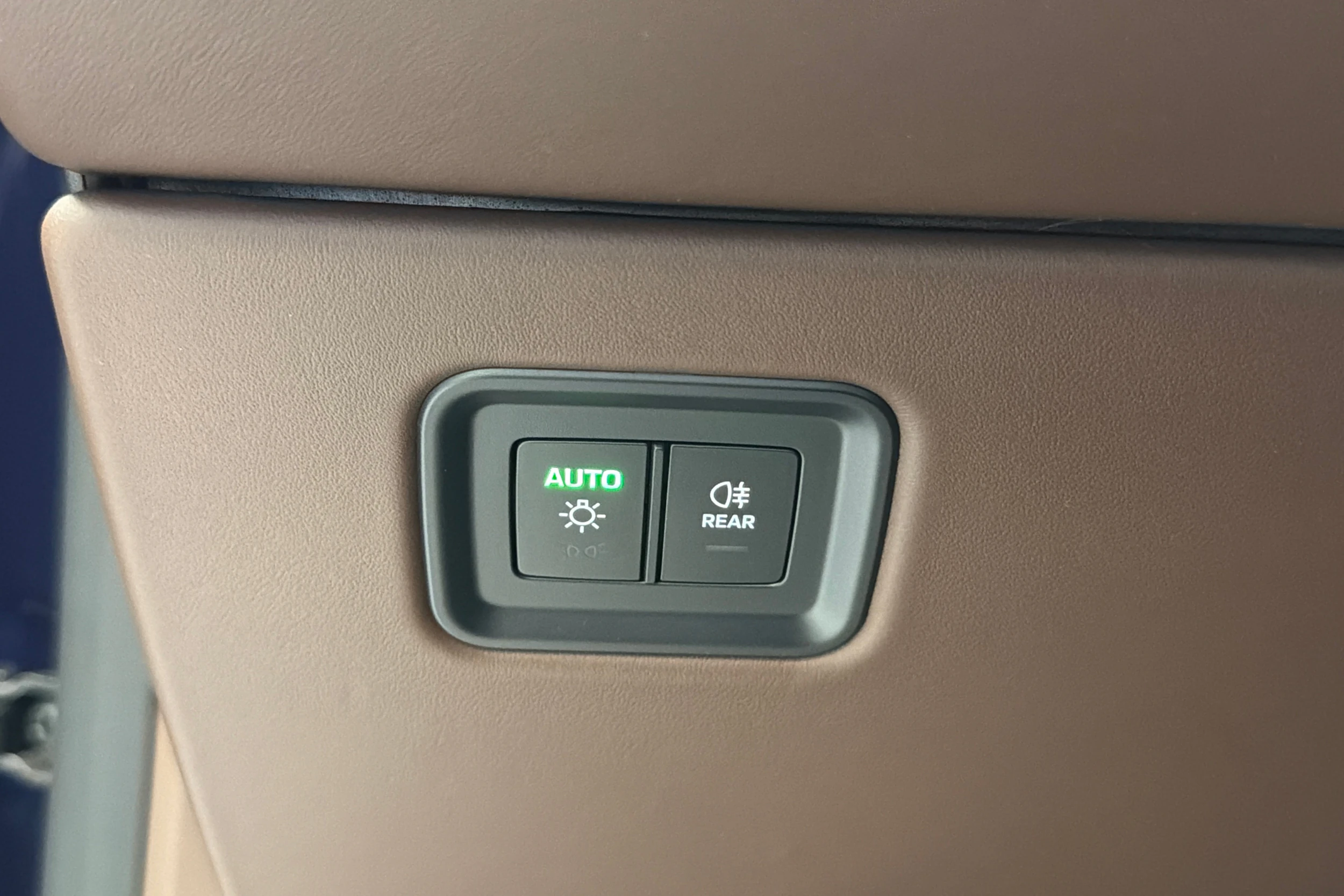 sininen Porsche Macan 2026 kuva 28.