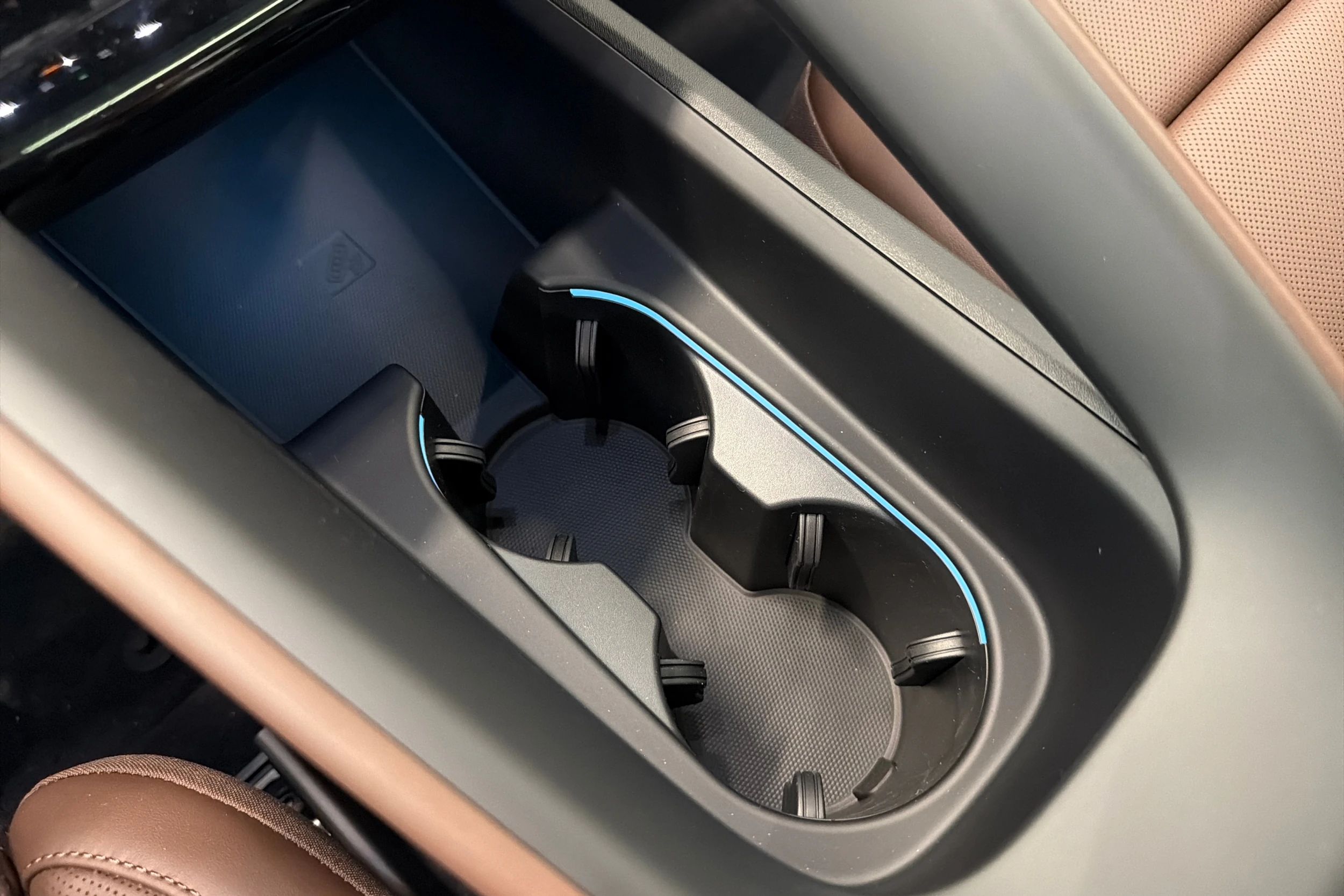 sininen Porsche Macan 2026 kuva 29.