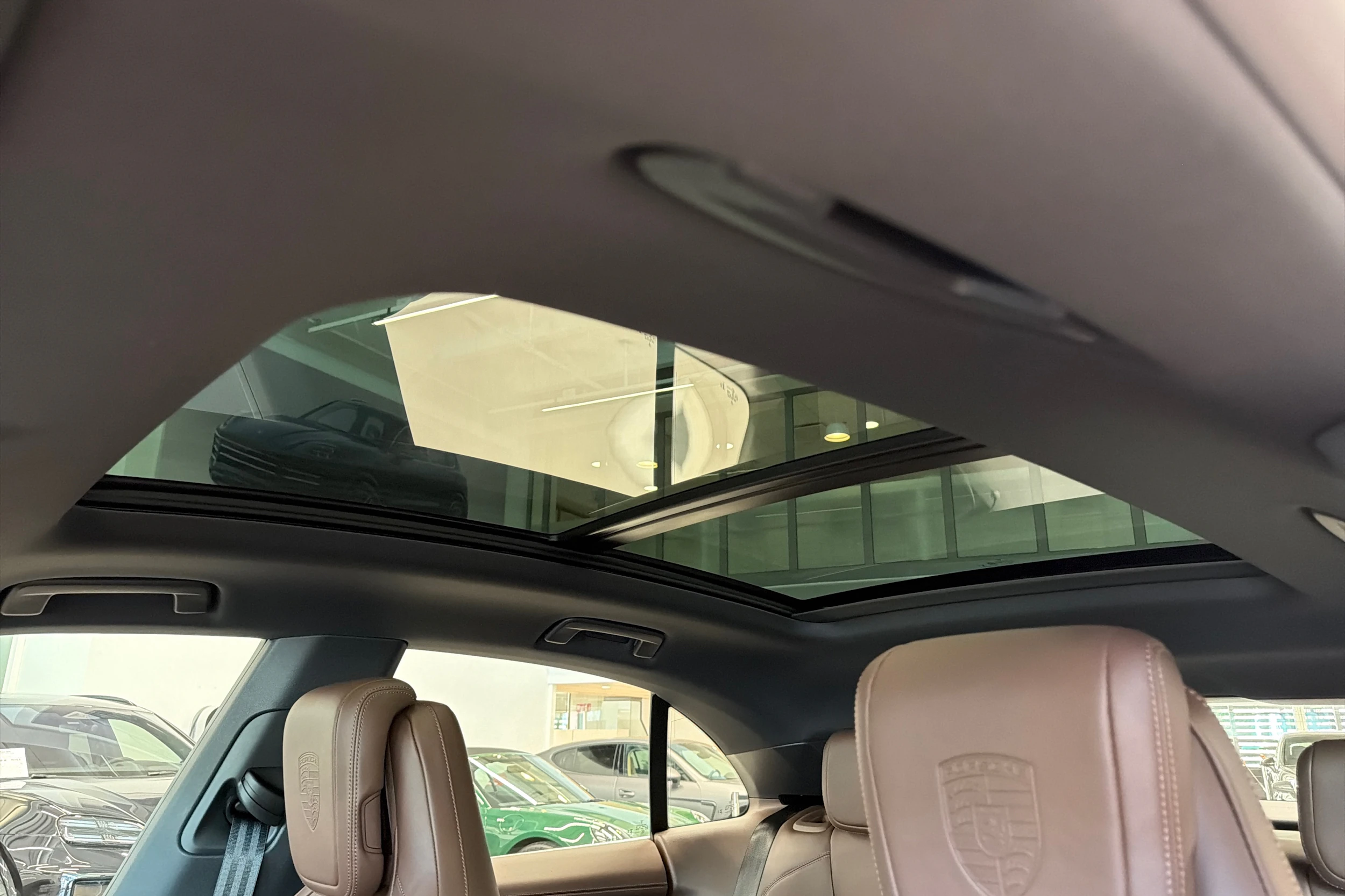 sininen Porsche Macan 2026 kuva 30.