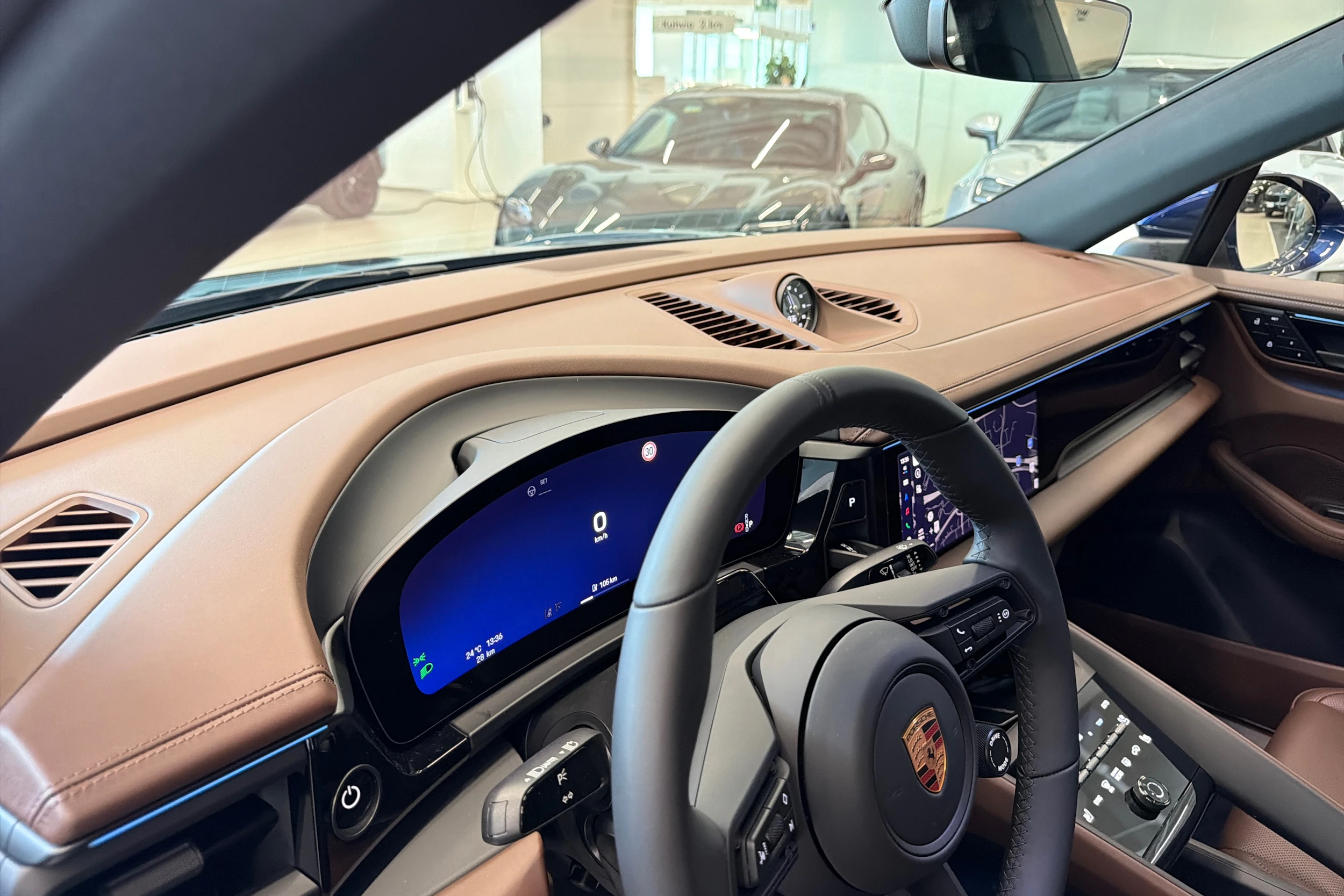 sininen Porsche Macan 2026 kuva 31.