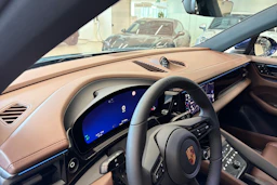 sininen Porsche Macan 2026 kuva 31.