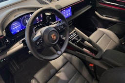 harmaa Porsche Macan 2026 kuva 6.