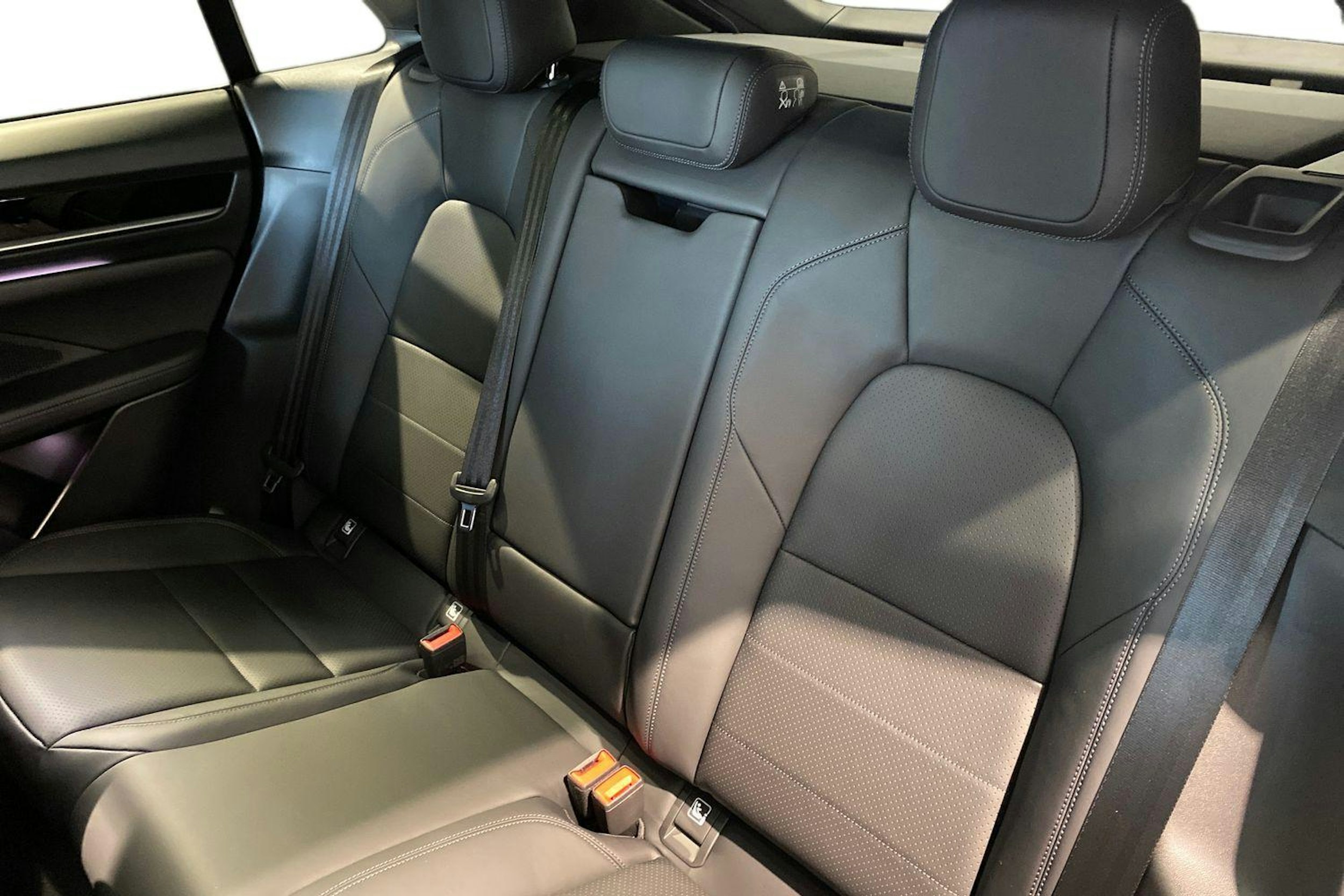 harmaa Porsche Macan 2026 kuva 8.