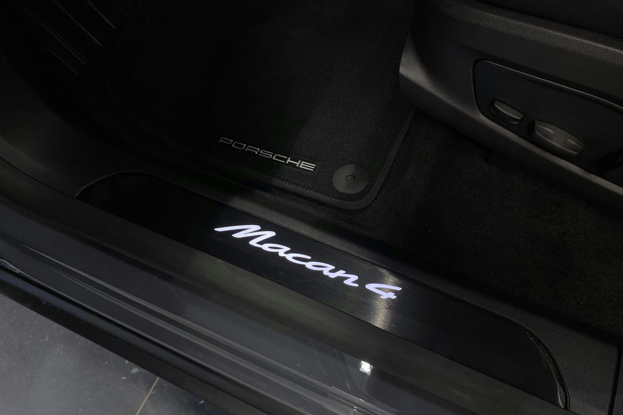 harmaa Porsche Macan 2026 kuva 11.