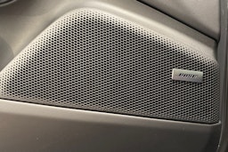 harmaa Porsche Macan 2026 kuva 13.