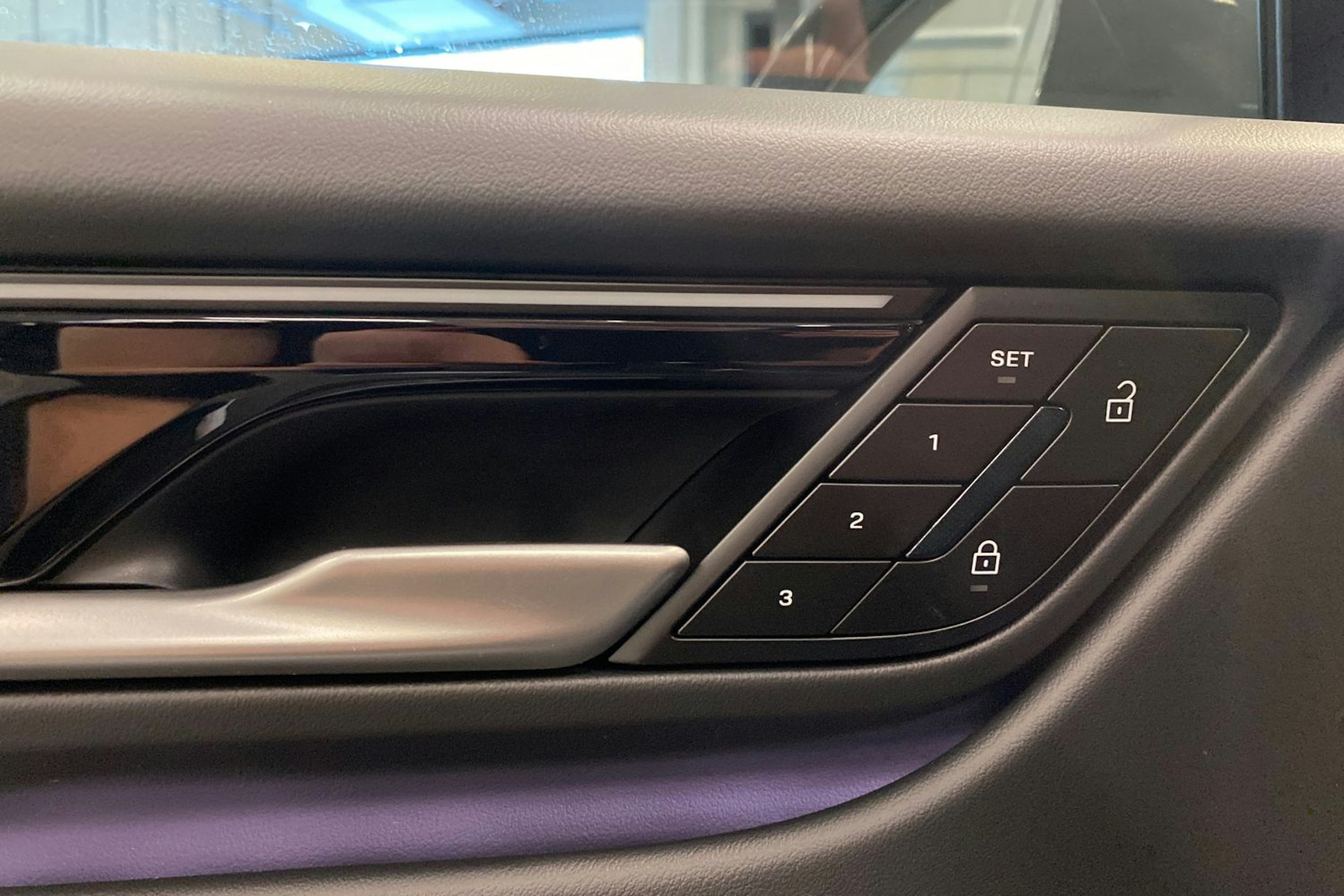 harmaa Porsche Macan 2026 kuva 14.