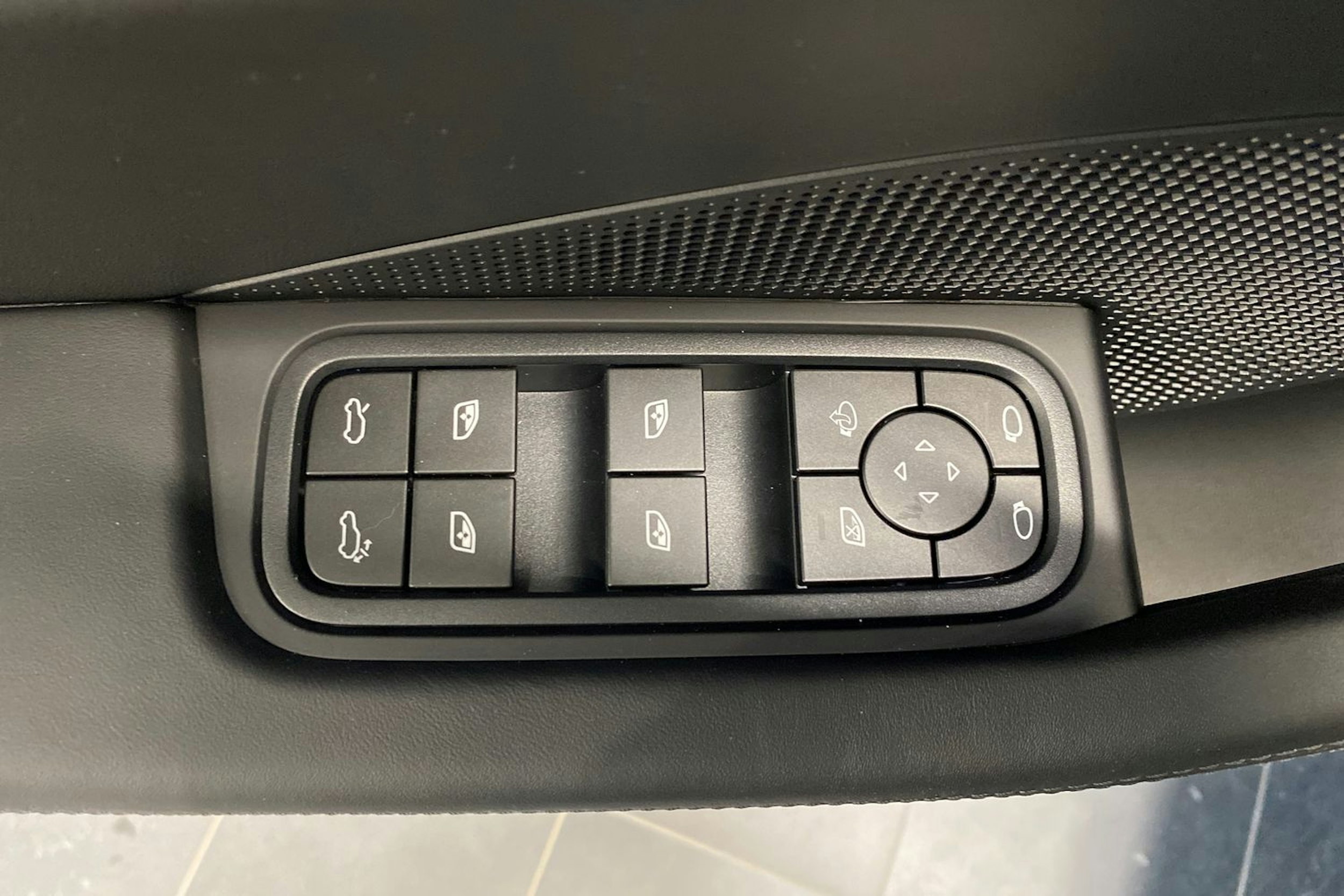 harmaa Porsche Macan 2026 kuva 15.