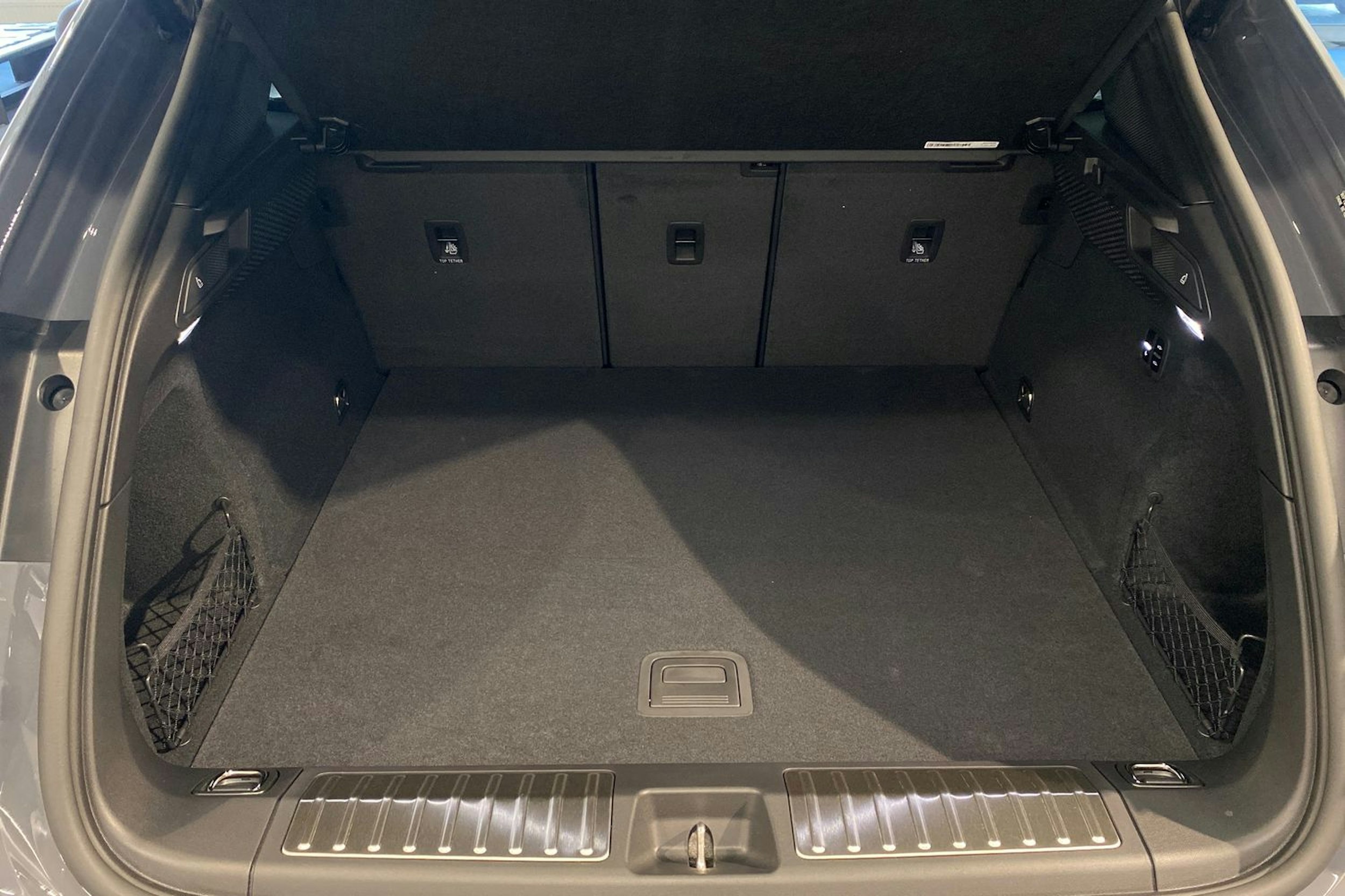 harmaa Porsche Macan 2026 kuva 16.