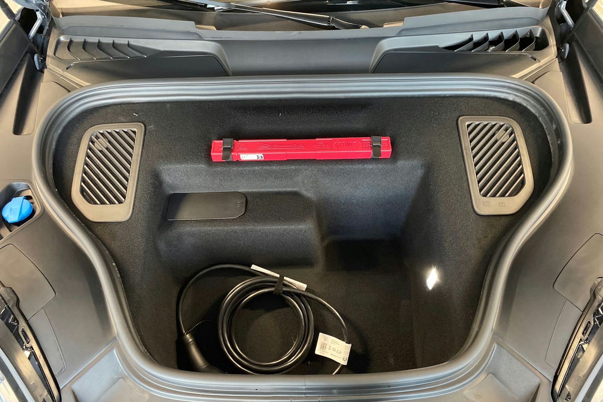 harmaa Porsche Macan 2026 kuva 19.