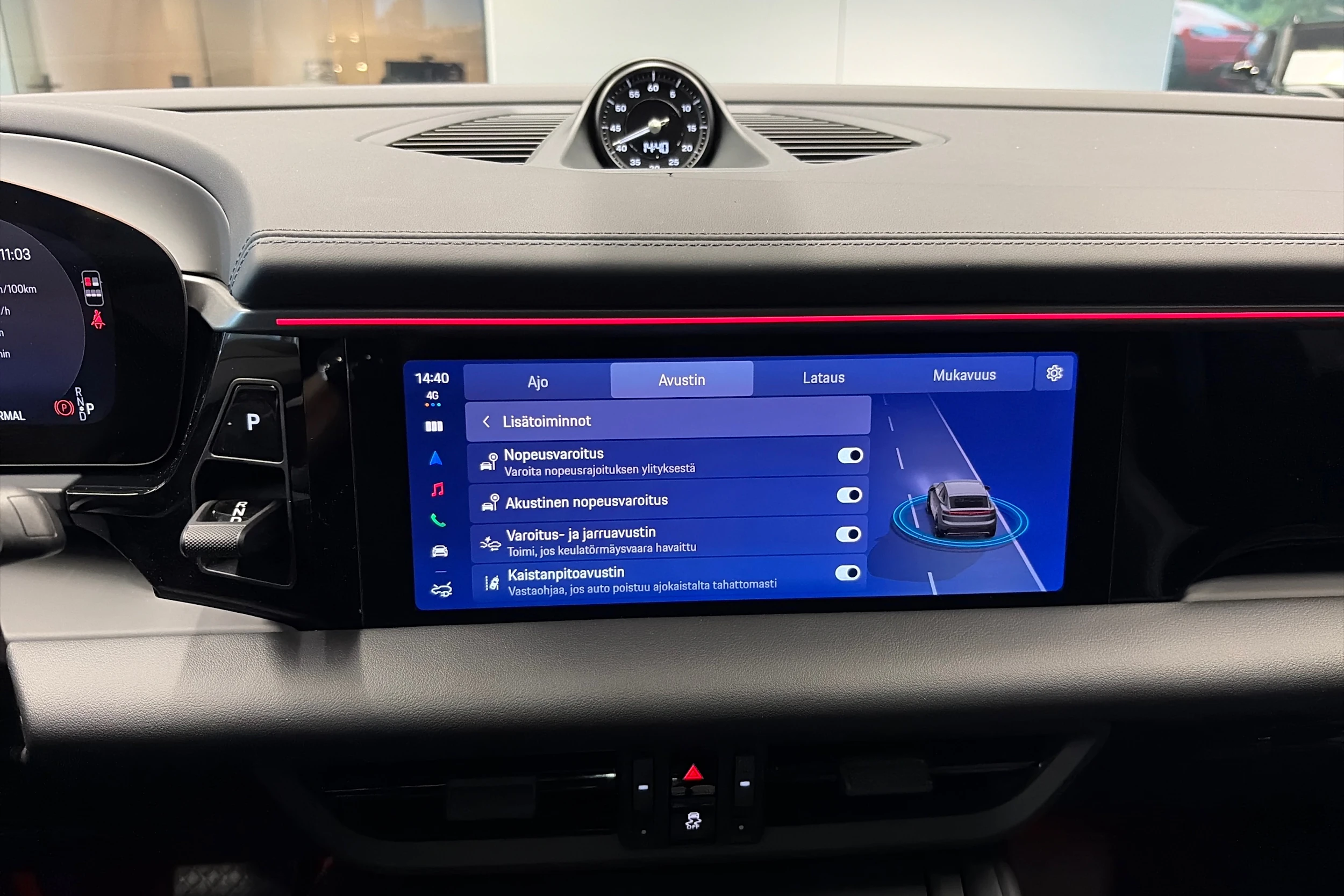 harmaa Porsche Macan 2026 kuva 20.
