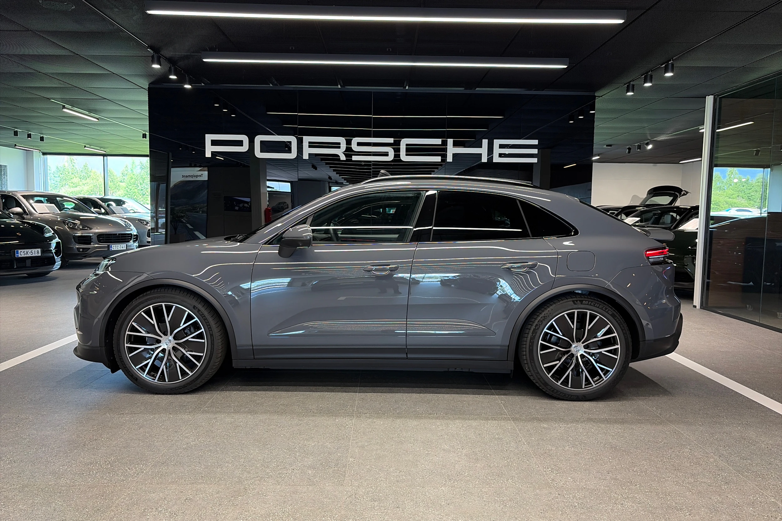 harmaa Porsche Macan 2026 kuva 28.