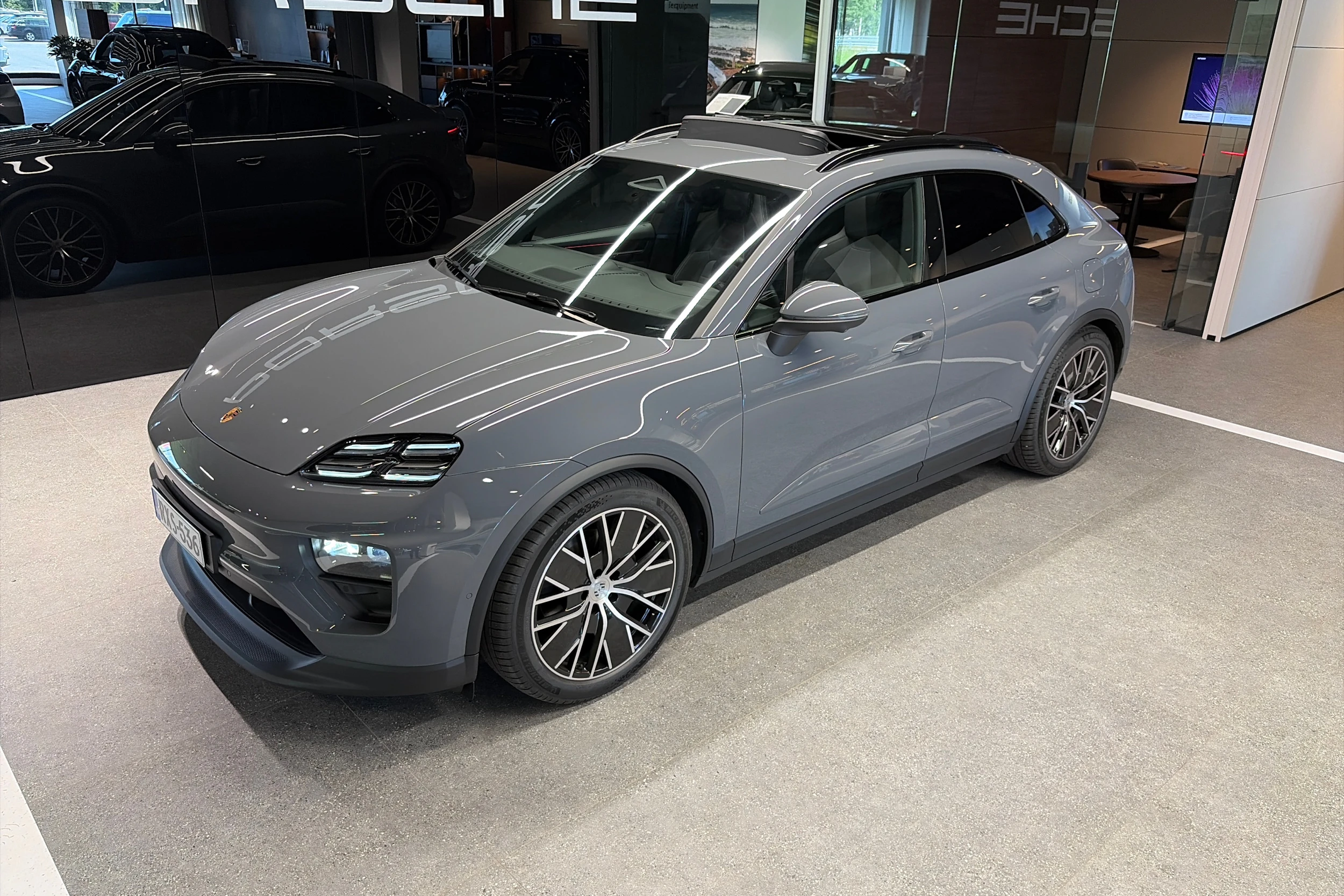 harmaa Porsche Macan 2026 kuva 29.