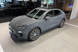 harmaa Porsche Macan 2026 kuva 29.
